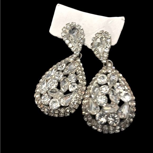 2 Psirs of Large Vintage Crystal Dangling Earrings statement/ special occasion - Picture 4 of 7